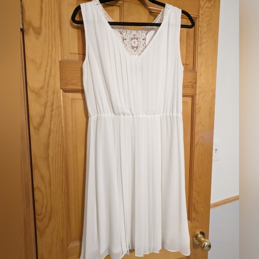 Jessica Simpson White Pleated Empire Waist Knee Length Dress - Size 8 - Picture 2 of 5